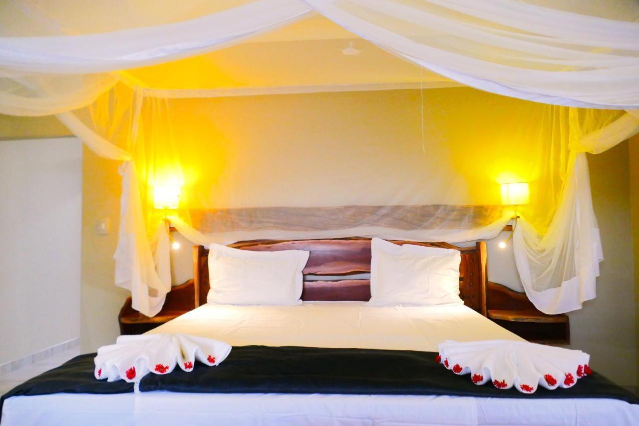 Etosha Mopane Safari Lodge Otavi Exterior foto